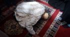فيديو .. وفاة أحد المصلين وهو ساجد داخل مسجد بآسفي ومواطنون يقبلون رأسه تبركا به