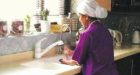 يهم الخادمات بزايو.. التغطية الاجتماعية والصحية للخادمات المنزليات تدخل “إجبارية التنفيذ”