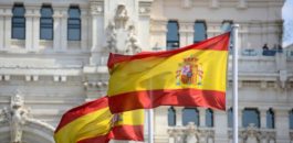 تخفيف القيود في إسبانيا بعد تسجيل تراجع الإصابات والوفيات بسبب فيروس كورونا