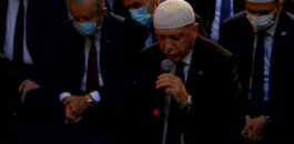 الرئيس التركي رجب طيب أردوغان يرتل آيات من القرآن الكريم قبيل أداء أول صلاة جمعة في مسجد آيا صوفيا