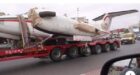 في مشهد غريب…”ديبناج” تجر طائرة على الطريق السيار الرابط بين الدار البيضاء والرباط
