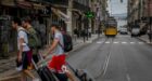 ارتفاع إصابات كورونا يدفع البرتغال إلى إعادة فرض حظر التجول الليلي ومنع التنقل