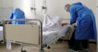 “إقصاء مواطنين من العلاج” يجر وزير الصحة للمساءلة