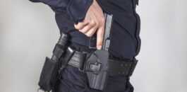فين وصلنا…شرطي يضطر لاستعمال سلاحه لتوقيف فتاة خطيرة