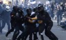 قنابل مولوتوف وهجوم على “كوميساريا”.. اندلاع احتجاجات عنيفة بفرنسا