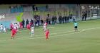 فضيحة..مشجع يُسجل هدفا والحكم يحتسبه في مباراة بالدوري الجزائري(فيديو)