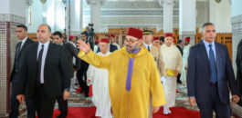 الملك محمد السادس يؤدي صلاة الجمعة بمسجد الهادي