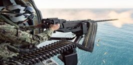 تفاصيل مواجهة بحرية مثيرة بين البحرية الأمريكية وميليشيات الحوثيين